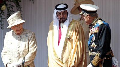 Президент ОАЕ з королевою Великої Британії Єлизаветою II та принцом Філіпом Президент ОАЕ з королевою Великої Британії Єлизаветою II та принцом Філіпом