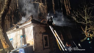 Пожежа на Чернігівщині: внаслідок падіння БпЛА загорівся будинок у Ніжинському районі