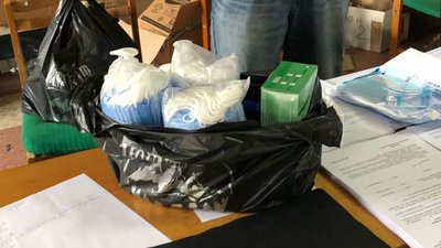 69 пакетів із засобами захисту та дезінфекції видали членам ДВК в Ужгороді