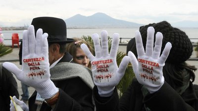 "Дайте 500 євро і ніхто вас не потурбує". На Сицилії бізнесмен зафільмував розмову з мафіозі