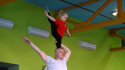 Чотирирічний хлопчик із Житомира виконує акробатичні трюки на рівні з дорослими спортсменами