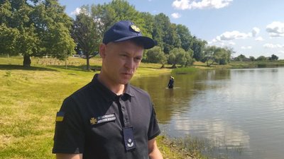 На Волині водолази обстежують місця купання. Як це відбувається і що знаходять на дні На Волині водолази обстежують місця купання. Як це відбувається і що знаходять на дні