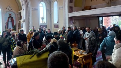 У Сумах поховали військовослужбовця Олега Ващенка У Сумах поховали військовослужбовця Олега Ващенка