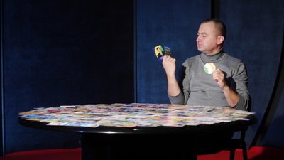 Рівнянин зібрав колекцію з сотень політичних календариків Рівнянин зібрав колекцію з сотень політичних календариків