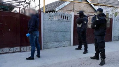 Групу осіб на Херсонщині підозрюють у крадіжках на суму понад 3 мільйони гривень Групу осіб на Херсонщині підозрюють у крадіжках на суму понад 3 мільйони гривень