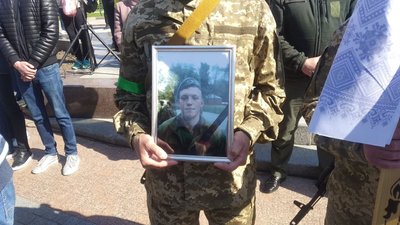 У Рівному попрощалися із двома захисниками, які загинули на Донеччині У Рівному попрощалися із двома захисниками, які загинули на Донеччині