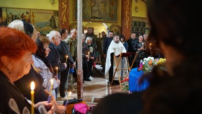 У Сумах поховали військового Андрія Доценка, який загинув під час штурму позицій противника на Донеччині У Сумах поховали військового Андрія Доценка, який загинув під час штурму позицій противника на Донеччині