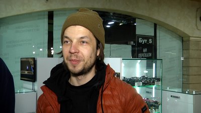 У Житомирі продають брелоки з уламками російського літака Су-25 – гроші збирають для 95 бригади У Житомирі продають брелоки з уламками російського літака Су-25 – гроші збирають для 95 бригади