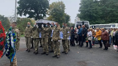 На Житомирщині прощаються із загиблими в авіакатастрофі на Харківщині курсантами (ОНОВЛЮЄТЬСЯ) На Житомирщині прощаються із загиблими в авіакатастрофі на Харківщині курсантами (ОНОВЛЮЄТЬСЯ)