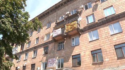У Запоріжжі руйнується будинок на центральному проспекті: мешканці звернулися до президента