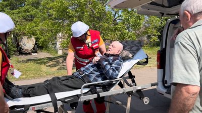 "Це наш суспільний обов'язок". Волонтери Червоного Хреста евакуюють людей з Миколаївщини та Херсонщини "Це наш суспільний обов'язок". Волонтери Червоного Хреста евакуюють людей з Миколаївщини та Херсонщини