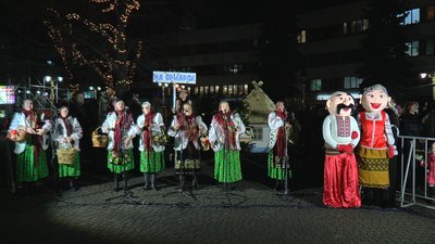 Новорічно-різдвяний ярмарок відкрили в Івано-Франківську Новорічно-різдвяний ярмарок відкрили в Івано-Франківську
