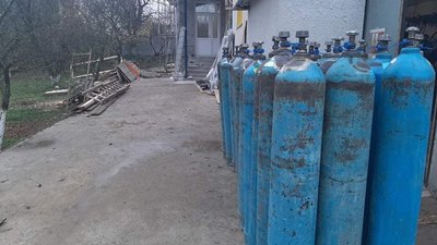 В лікарні на Тернопільщині встановили кріогенний циліндр В лікарні на Тернопільщині встановили кріогенний циліндр