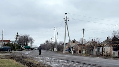 Вдруге тікати не хочеться. Як відбудоване після руйнувань у 2022 році село на Донеччині відчуває наближення фронту Вдруге тікати не хочеться. Як відбудоване після руйнувань у 2022 році село на Донеччині відчуває наближення фронту