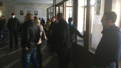Під Житомирською ОДА наряди поліції – облрада запросила на комісію керівника "Житомиргазу" Під Житомирською ОДА наряди поліції – облрада запросила на комісію керівника "Житомиргазу"