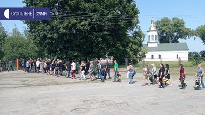 Воїна з Сумщини Ярослава Семеняка поховали у селі Підлипне Воїна з Сумщини Ярослава Семеняка поховали у селі Підлипне