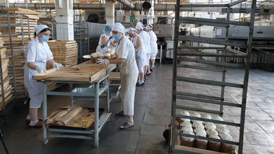 На кропивницькому хлібозаводі освятили 15 тисяч пасок На кропивницькому хлібозаводі освятили 15 тисяч пасок