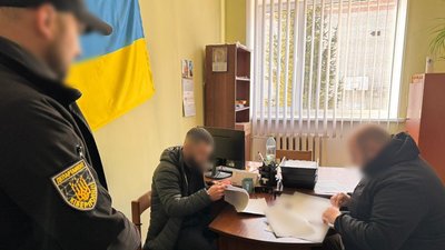 Керівнику благодійного фонду оголосили підозру