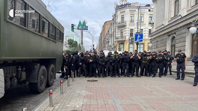 У Києві проводять Марш рівності та Марш традицій: подробиці У Києві проводять Марш рівності та Марш традицій: подробиці