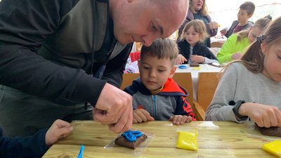 На Тернопільщині для дітей переселенців організували клуб дитячого дозвілля На Тернопільщині для дітей переселенців організували клуб дитячого дозвілля