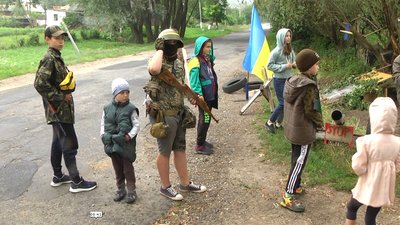 Діти зробили блокпост та збирають гроші на ЗСУ. Діти зробили блокпост та збирають гроші на ЗСУ.