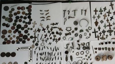 Вивозили монети й хрести. СБУ викрила контрабандистів, які продавали культурну спадщину Вивозили монети й хрести. СБУ викрила контрабандистів, які продавали культурну спадщину