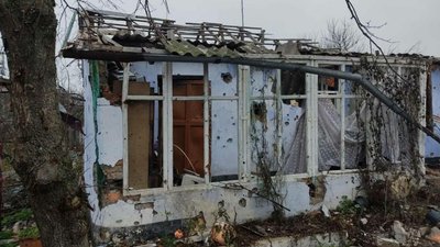 "Сьогодні у вас немає даху": як родина Шлапак відновлює дім після обстрілів на Миколаївщині "Сьогодні у вас немає даху": як родина Шлапак відновлює дім після обстрілів на Миколаївщині