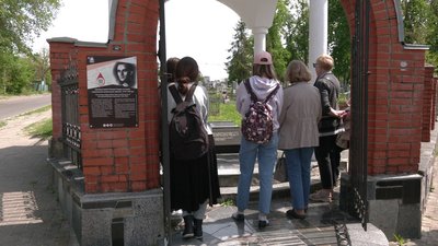 "Таємниці старого цвинтаря": у Рівному переселенцям розповіли про Грабник "Таємниці старого цвинтаря": у Рівному переселенцям розповіли про Грабник