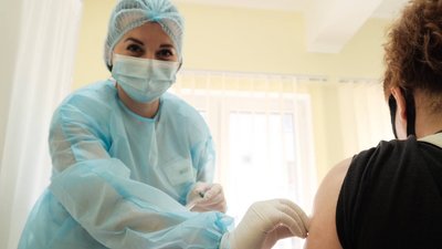 Як у Чернівцях відбувається масова вакцинація від COVID-19