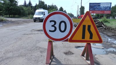 "Беру каву, дзигар в зуби". Франківський водій про їзду на Автоливмашівській