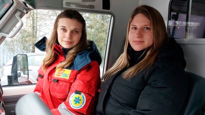 Фельдшерки Валентина Прохорець та Марина Комісарова, які працюють на прикордонні Чернігівщини Фельдшерки Валентина Прохорець та Марина Комісарова, які працюють на прикордонні Чернігівщини