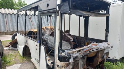 "Ця автівка – рятівниця": понівечена військами РФ машина стане музейним експонатом "Ця автівка – рятівниця": понівечена військами РФ машина стане музейним експонатом
