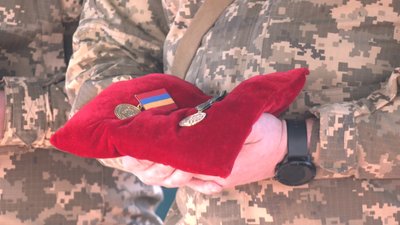 У Запоріжжі поховали "кіборга" та історика В'ячеслава Зайцева У Запоріжжі поховали "кіборга" та історика В'ячеслава Зайцева