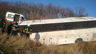 Аварія з рейсовим автобусом на Харківщині: є травмовані Аварія з рейсовим автобусом на Харківщині: є травмовані