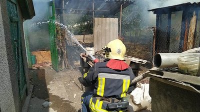 Вінницькі рятувальники ліквідували 8 пожеж за добу