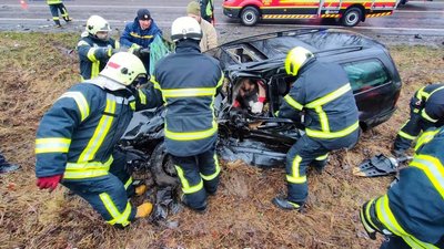 Аварія в Луцькому районі – водія затисло в авто Аварія в Луцькому районі – водія затисло в авто