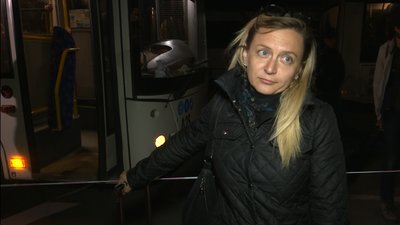 Зливали воду з батарей і гасили осколкову пожежу, — евакуйовані з Маріуполя розповіли про пережите Зливали воду з батарей і гасили осколкову пожежу, — евакуйовані з Маріуполя розповіли про пережите