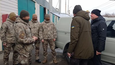 У Сумах працівники комунального підприємства "Електроавтотранс" придбали автівку для військових У Сумах працівники комунального підприємства "Електроавтотранс" придбали автівку для військових