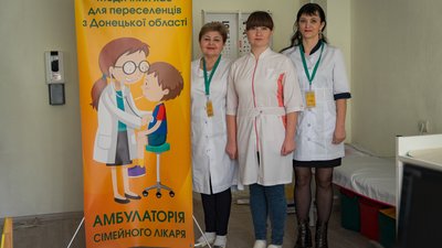 "Оглядаєш пацієнта, а на тебе летять вибиті вікна". Розповідь лікарки з Торецька. яка працює в медичному хабі Дніпра "Оглядаєш пацієнта, а на тебе летять вибиті вікна". Розповідь лікарки з Торецька. яка працює в медичному хабі Дніпра