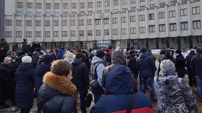У Луцьку підприємці вийшли на акцію проти касових апаратів У Луцьку підприємці вийшли на акцію проти касових апаратів