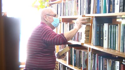До книг – у рукавичках: рівненські бібліотеки відновили свою роботу. РЕПОРТАЖ