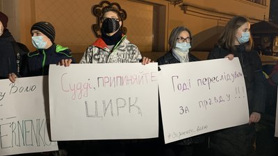 "Свободу Стерненку": закарпатці вийшли на акцію проти ув’язнення активіста "Свободу Стерненку": закарпатці вийшли на акцію проти ув’язнення активіста