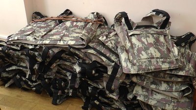 В Івано-Франківську військовим на фронт виготовляють буржуйки, саперські лопати та шиють бронежилети В Івано-Франківську військовим на фронт виготовляють буржуйки, саперські лопати та шиють бронежилети