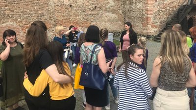 У Луцьку під час мистецького фестивалю перевіряли доступність замку для людей з інвалідністю У Луцьку під час мистецького фестивалю перевіряли доступність замку для людей з інвалідністю