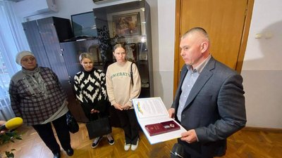 У Кременчуці на Полтавщині передали нагороди рідним полеглих бійців