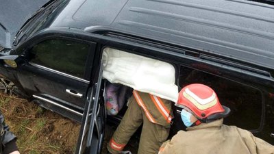 У ДТП на Одещині автівка з'їхала у кювет, двоє людей травмувалися У ДТП на Одещині автівка з'їхала у кювет, двоє людей травмувалися