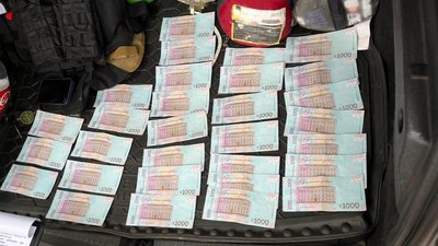 У Сумах затримали правоохоронця, який допомагав возити цигарки до РФ — ДБР У Сумах затримали правоохоронця, який допомагав возити цигарки до РФ — ДБР