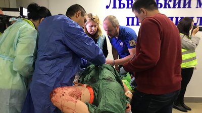 Медиків Львівщини навчали як надавати допомогу пацієнтам, які отримали важкі травми