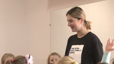У модельній школі Івано-Франківська волонтери безкоштовно навчають дітей-переселенців У модельній школі Івано-Франківська волонтери безкоштовно навчають дітей-переселенців