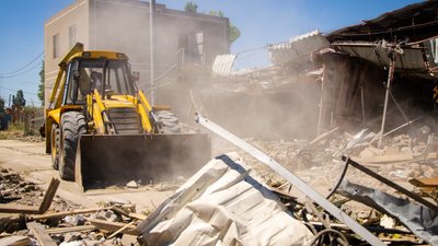 "В мене немає воєнних об‘єктів, в мене немає нацистів". Жителі селища на Одещині розповіли про ракетний обстріл. ВІДЕО "В мене немає воєнних об‘єктів, в мене немає нацистів". Жителі селища на Одещині розповіли про ракетний обстріл. ВІДЕО